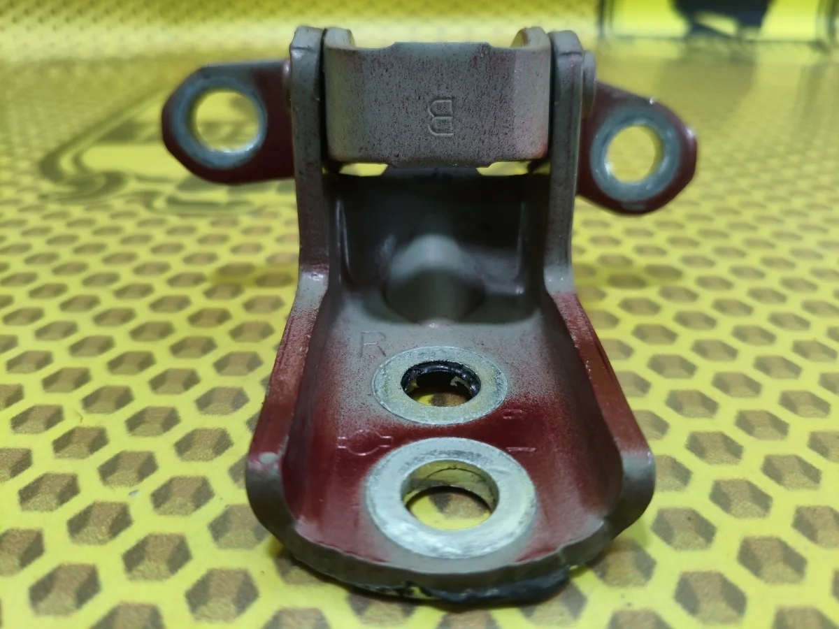 Петля двери передняя верхняя Nissan Qashqai 2011 824202F030 J10 MR20DE, правая