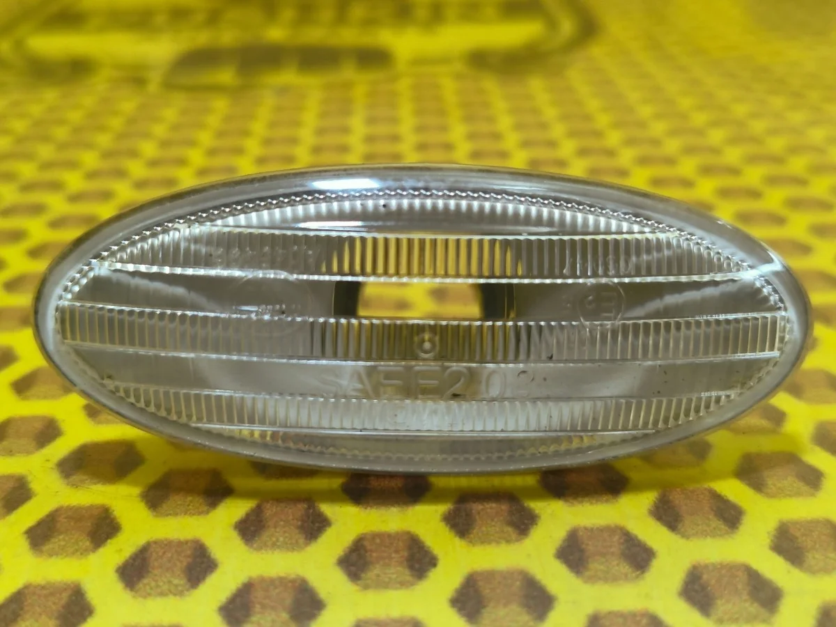 Поворотник в крыло Nissan Qashqai 2011 261608990A J10 MR20DE, левый