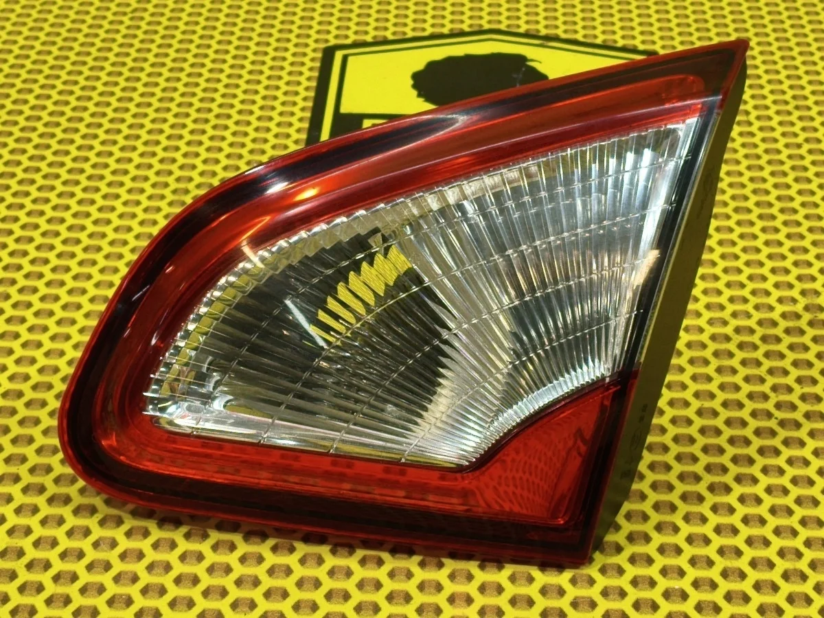 Фонарь крышки багажника Nissan Qashqai 2011 26550BR01A J10 MR20DE