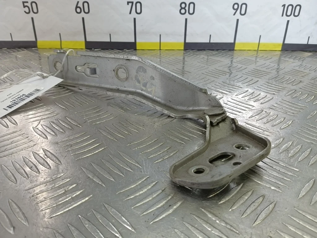 Петля капота правая AUDI A6 C6 (2004—2008)