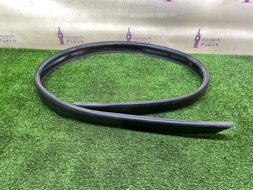 Уплотнитель капота BMW F36