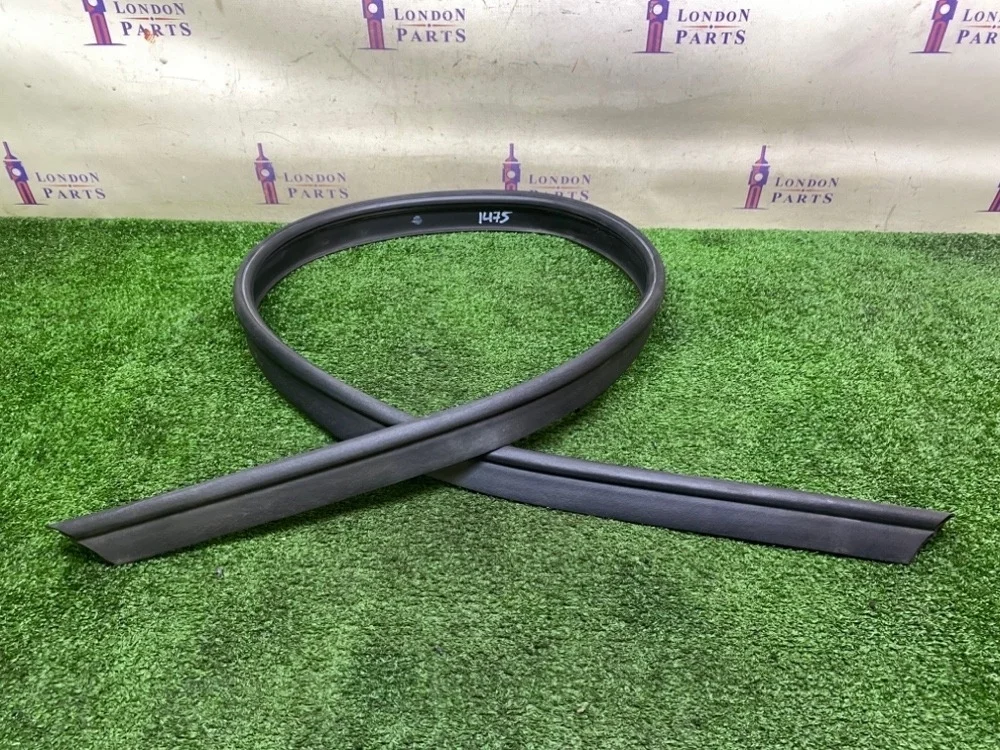 Уплотнитель капота BMW F31