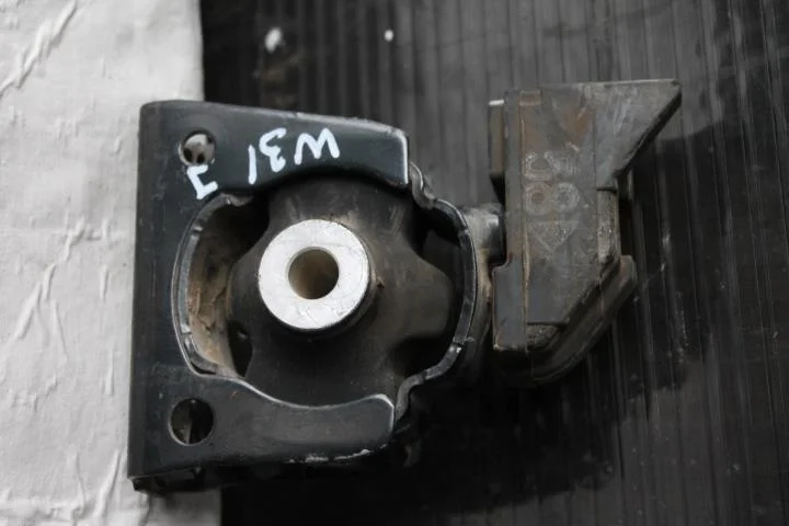 Б.у. опора двигателя TOYOTA PRIUS ZVW30 TOYOTA PRIUS ZVW30