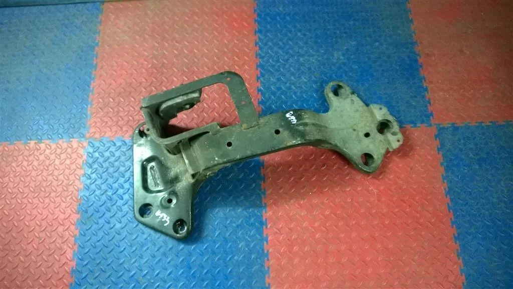 кронштейн кпп BMW X5 E53 22316762275  M54B30 231 лс 3.0i 2004 М482 toledo-blau металлик