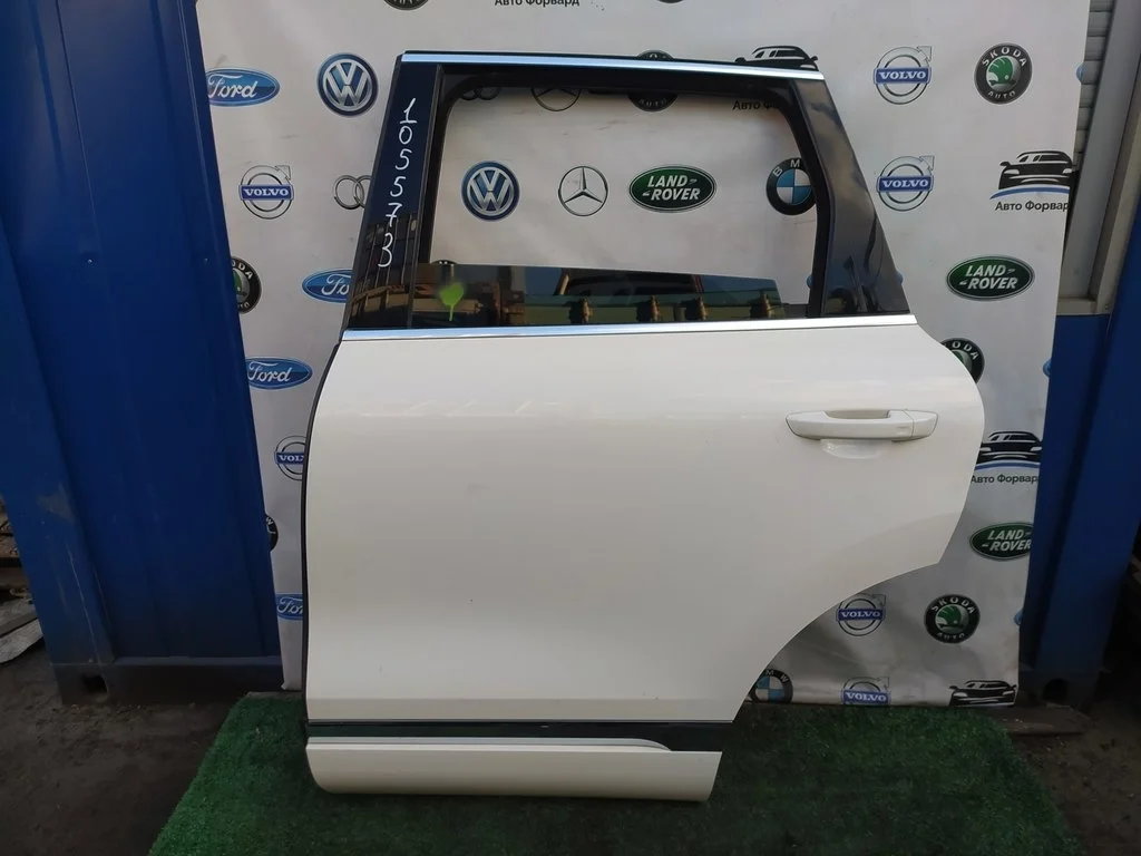 Дверь задняя левая Touareg 2 Cayenne 7P0833055A