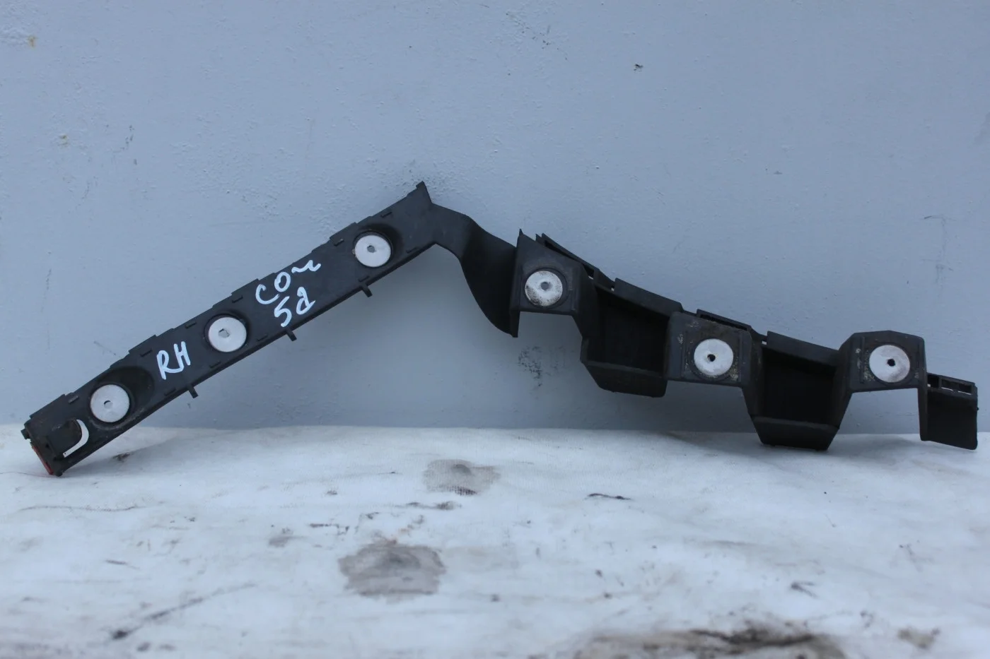 Кронштейн заднего бампера правый Opel Corsa D