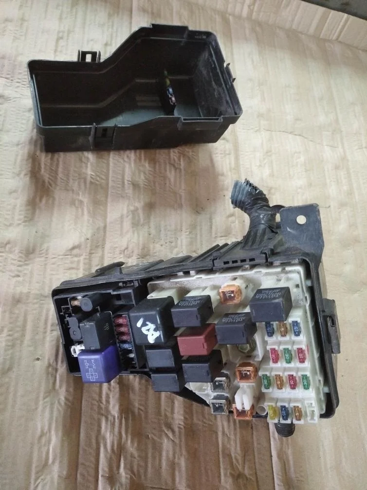 Б.у. блок предохранителей основной TOYOTA RAV4 ACA20 TOYOTA RAV4 ACA20