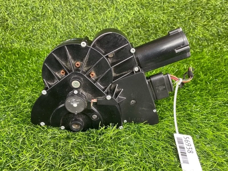 Доводчик двери багажника Audi A8 2009 4E0827852G D3 BVJ 4.2, задний