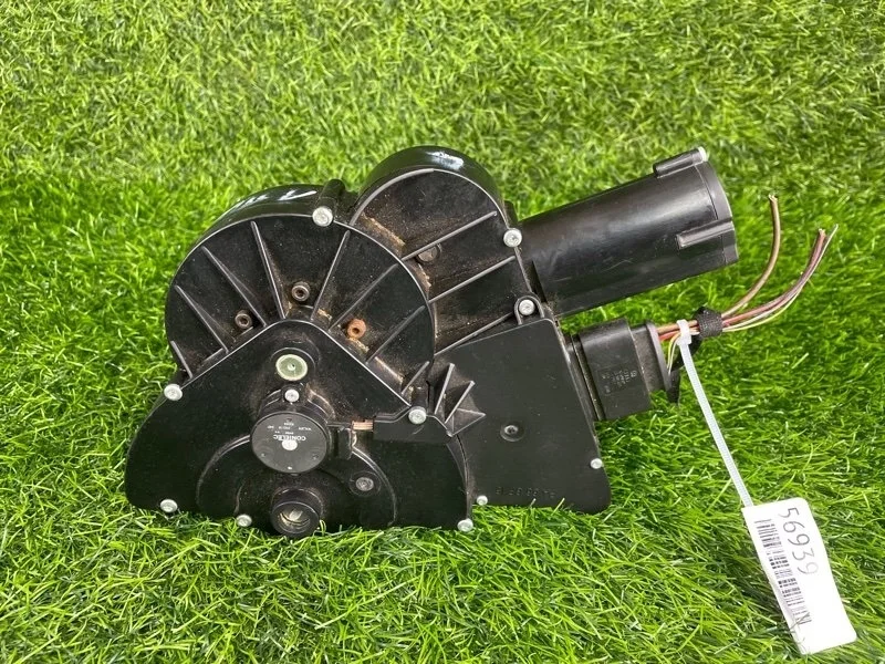 Доводчик двери багажника Audi A8 2009 4E0827852G D3 BVJ 4.2, задний