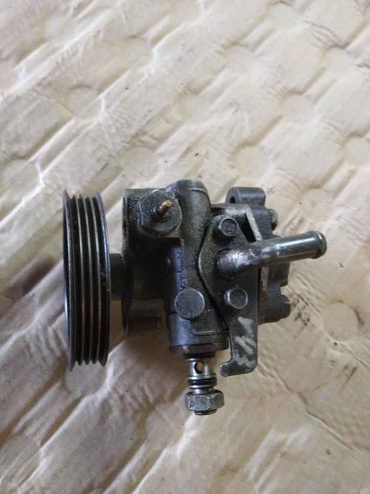 Б.у. насос гидроусилителя MITSUBISHI PAJERO V43W MITSUBISHI PAJERO V43W