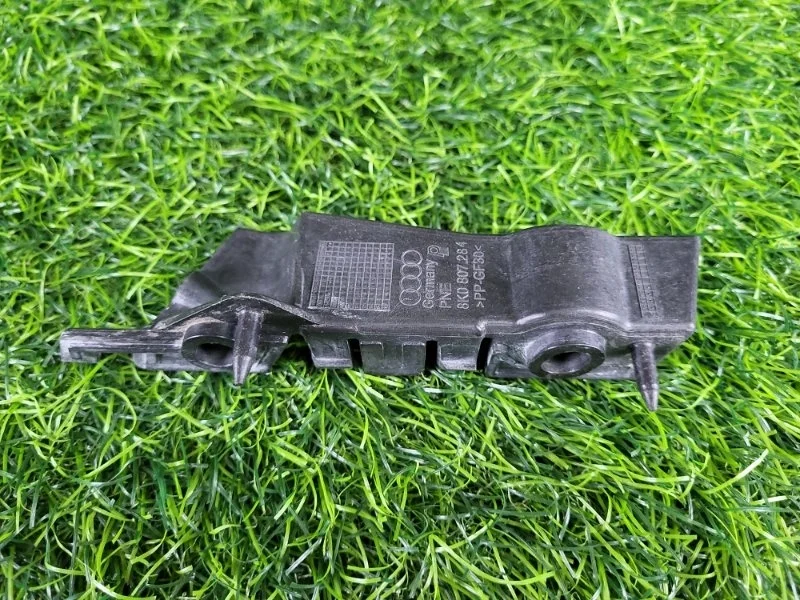 Кронштейн крепления бампера Audi A4 2009 8K0807284 B8 CDH 1.8T, передний правый