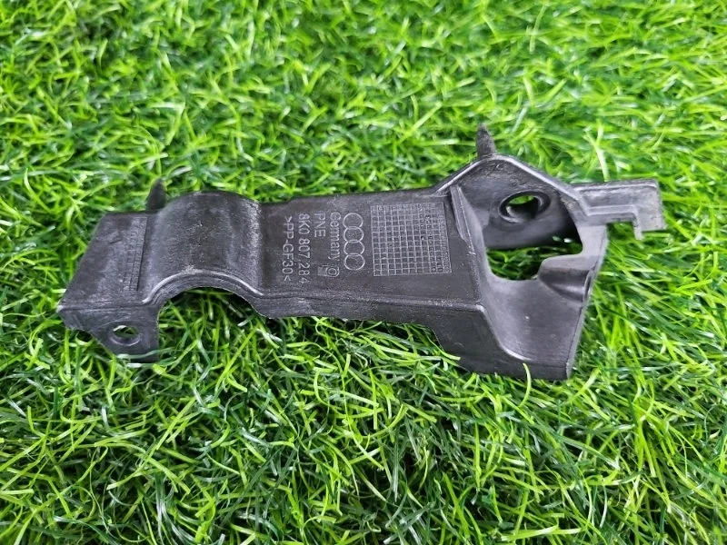 Кронштейн крепления бампера Audi A4 2009 8K0807284 B8 CDH 1.8T, передний правый