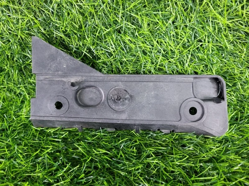 Кронштейн крепления бампера Audi A4 2003 8E0807284A B6 AMB 1.8T, передний правый