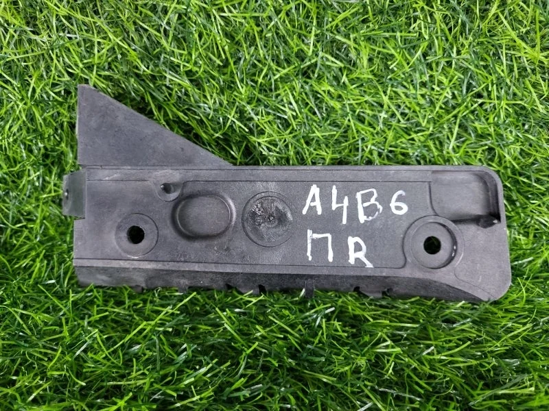 Кронштейн крепления бампера Audi A4 2003 8E0807284A B6 AMB 1.8T, передний правый