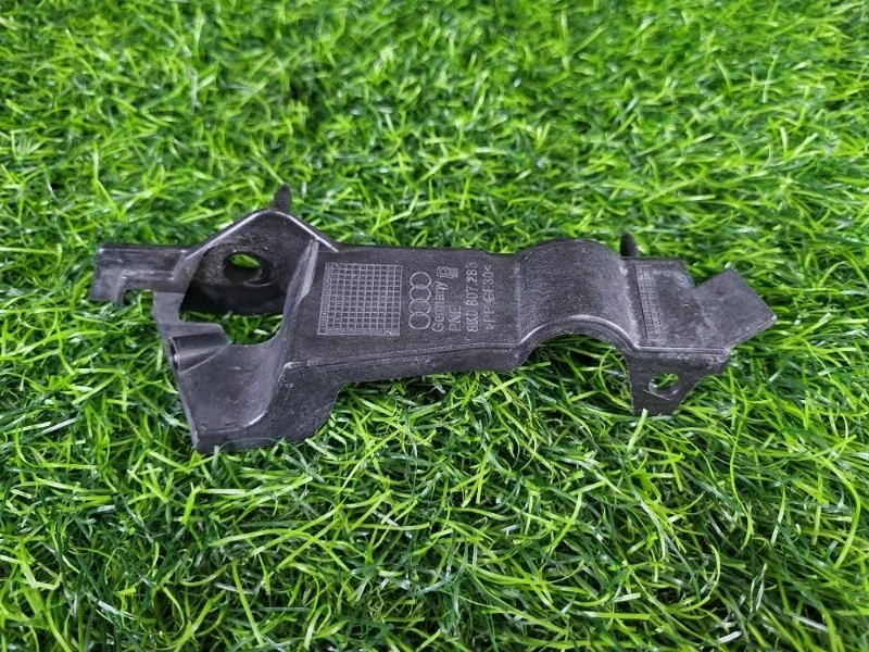 Кронштейн крепления бампера Audi A4 2009 8K0807283 B8 CDH 1.8T, передний левый