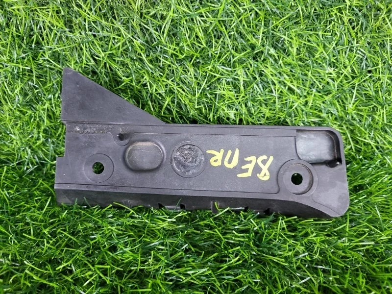 Кронштейн крепления бампера Audi A4 2003 8E0807284A B6 AMB 1.8T, передний правый