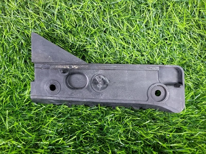 Кронштейн крепления бампера Audi A4 2003 8E0807284A B6 AMB 1.8T, передний правый