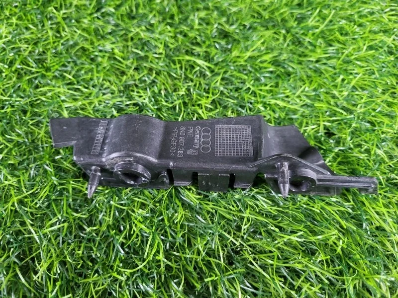 Кронштейн крепления бампера Audi A4 2009 8K0807283 B8 CDH 1.8T, передний левый