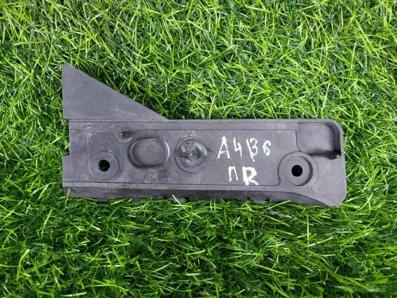 Кронштейн крепления бампера Audi A4 2003 8E0807284A B6 AMB 1.8T, передний правый