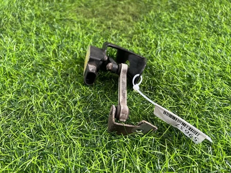 Датчик положения кузова Audi A8 2009 4E0907503C D3 BVJ 4.2, задний правый