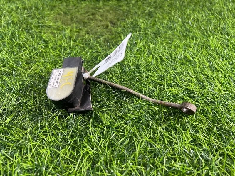 Датчик положения кузова Audi A8 2009 4E0907503C D3 BVJ 4.2, передний левый