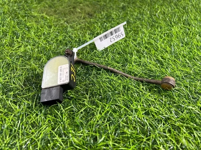 Датчик положения кузова Audi A8 2009 4E0907503C D3 BVJ 4.2, передний правый