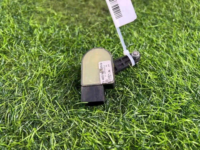 Датчик положения кузова Audi A8 2009 4E0907503C D3 BVJ 4.2, передний левый