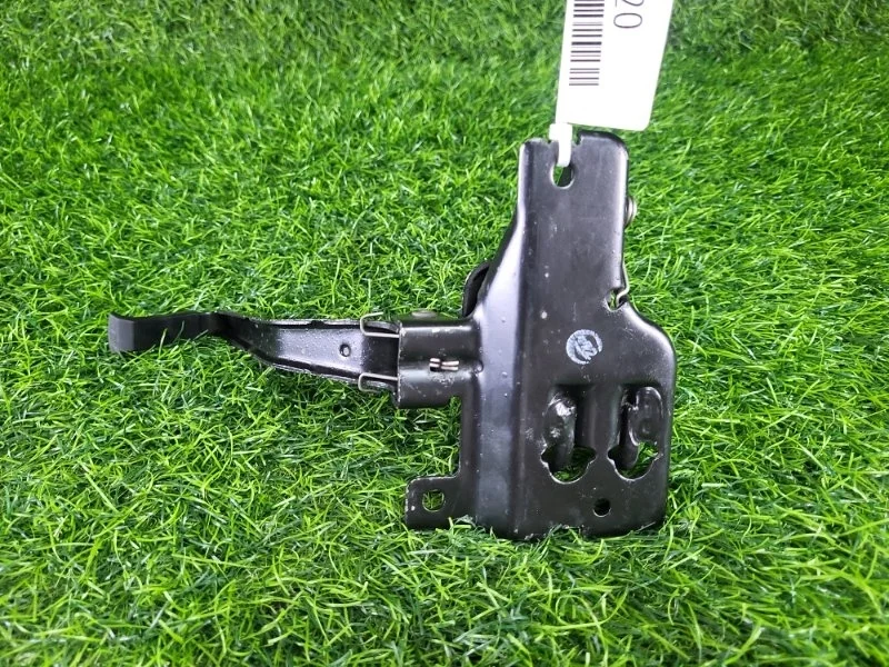 Замок капота Audi A4 2004 8E0823480D B6 AMB 1.8T, передний