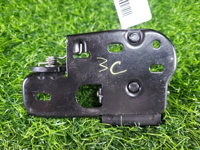 Замок капота Volkswagen Passat 2010 3C0823480 B6 BVY 2.0, передний