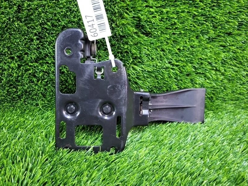 Крюк капота Audi A5 2010 8T0823480 8T CDNC 2.0T