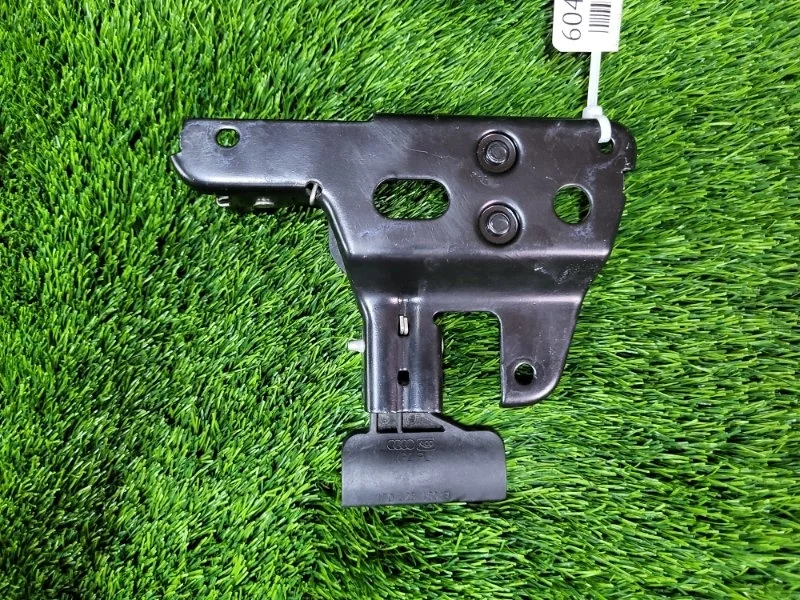 Крюк капота Audi A6 2005 4F0823480B C6 AUK 3.2