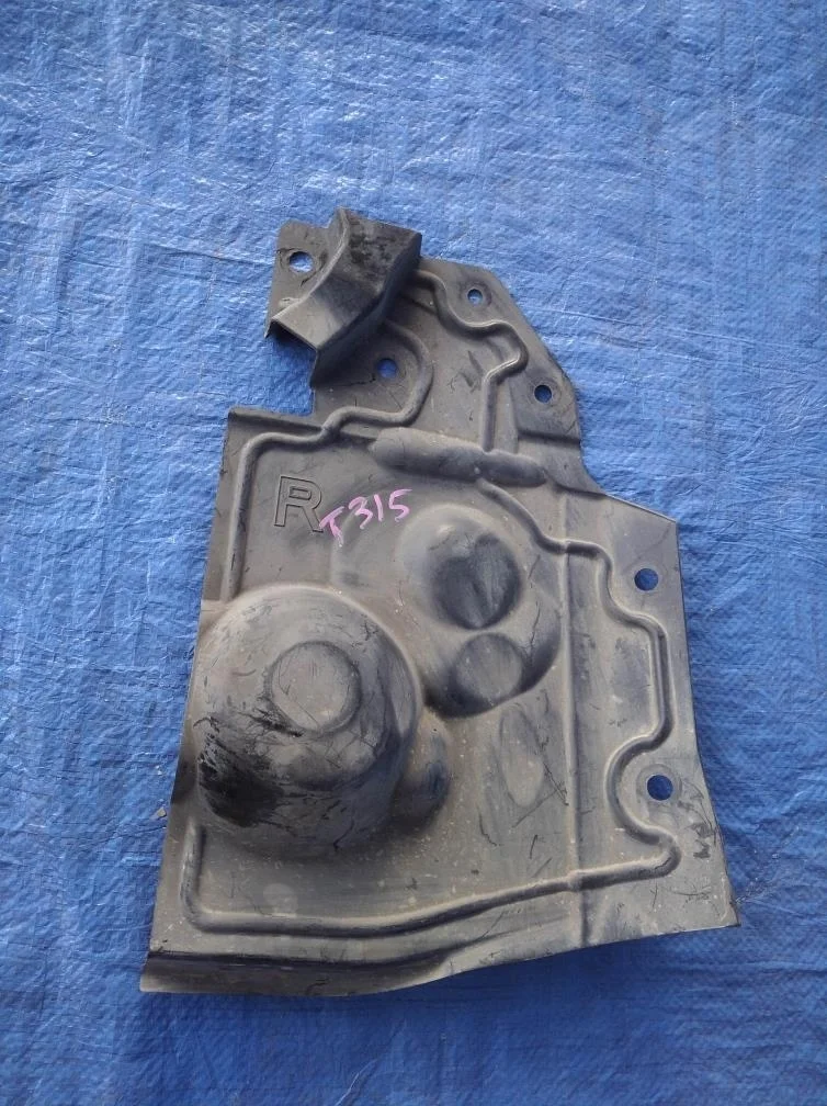 Б.у. пыльник двигателя NISSAN X-TRAIL T31 NISSAN X-TRAIL T31