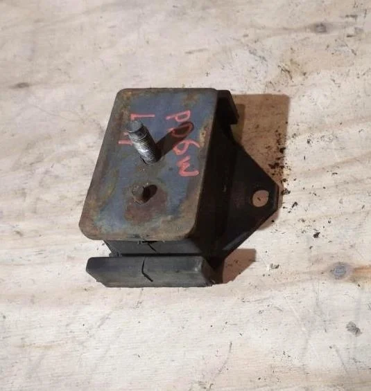 Б.у. опора двигателя MITSUBISHI DELICA/ SPACE GEAR PD6W MITSUBISHI DELICA/ SPACE GEAR PD6W