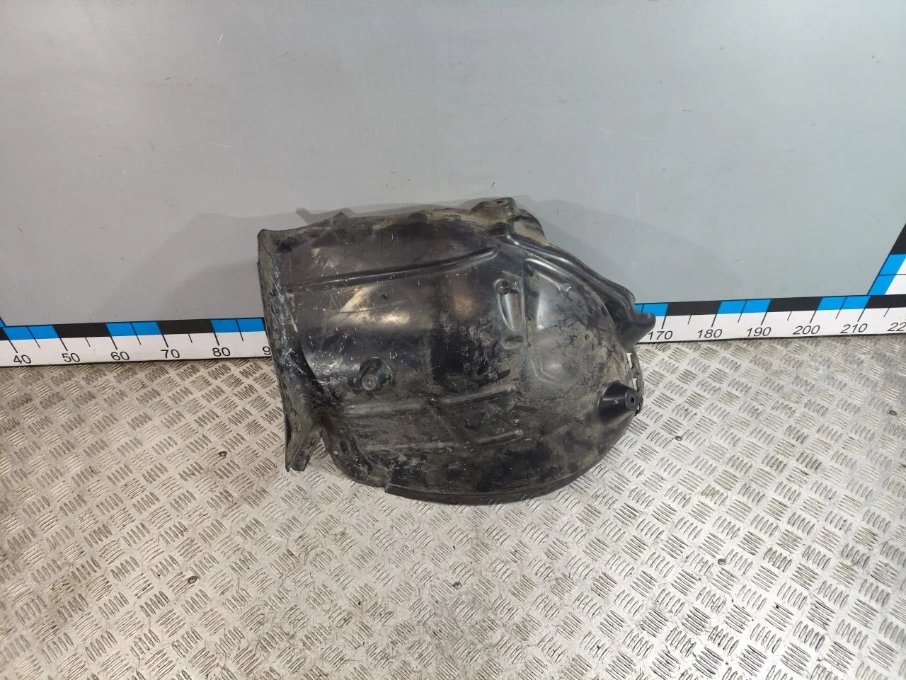 [Б/У] Подкрылок передний правый задняя часть - Осутствует брызговик [Незначительные дефекты] [Код: 00649829 ]