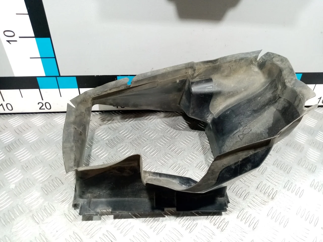 [Б/У] Воздухозаборник интеркулера левый - (Состояние: заклеена незначительная трещина) [ХОРОШЕЕ] [Код: 00649341 ]