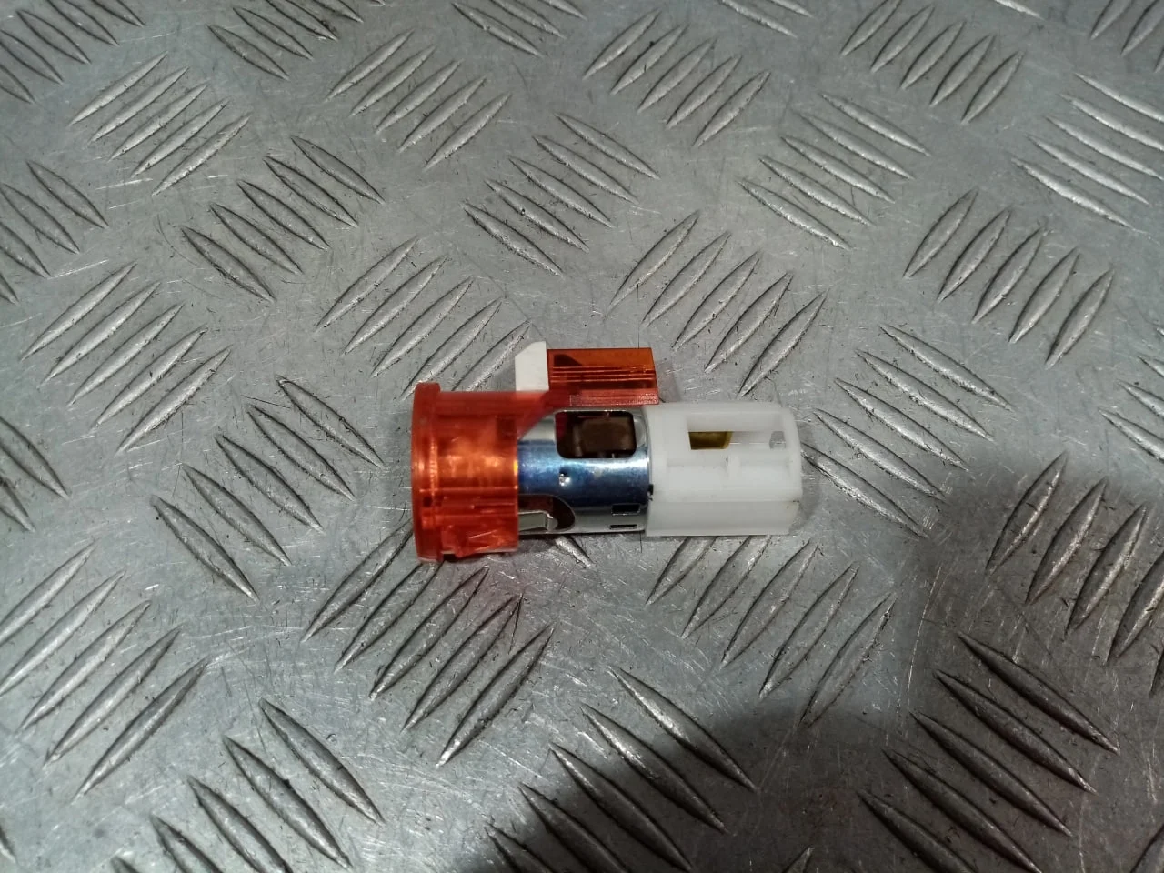 [Б/У] Гнездо прикуривателя Audi Seat [Код: 00650992 ]