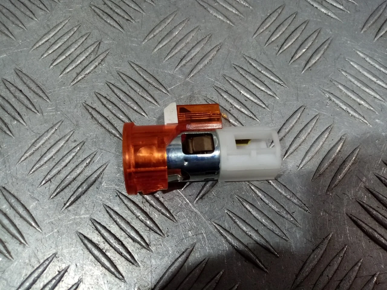 [Б/У] Гнездо прикуривателя Audi Seat [Код: 00650993 ]