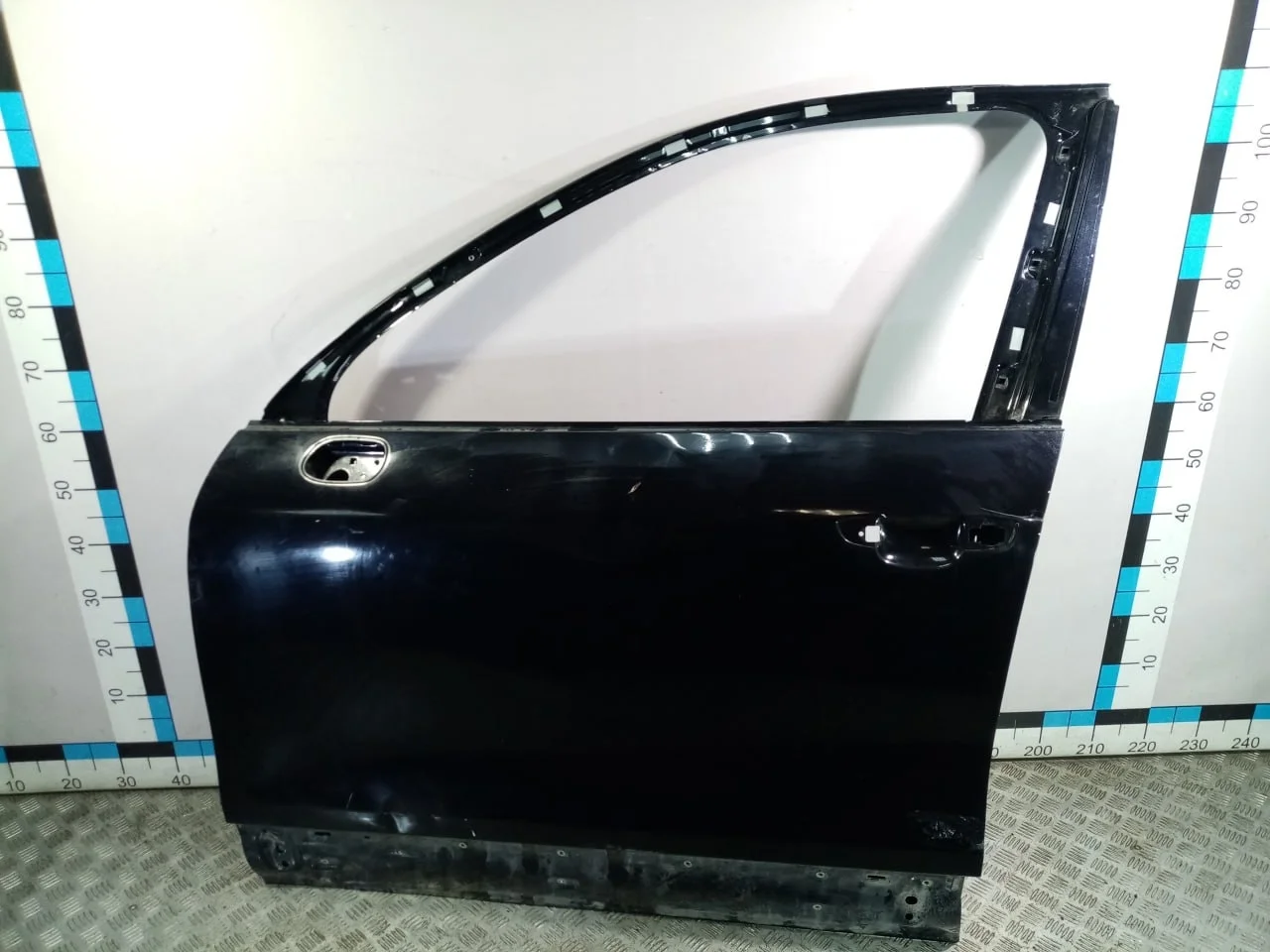 [Б/У] Дверь передняя левая Touareg 7P Cayenne - (Состояние: много небольших вмятин) [Незначительные дефекты] [Код: 00538800 ]