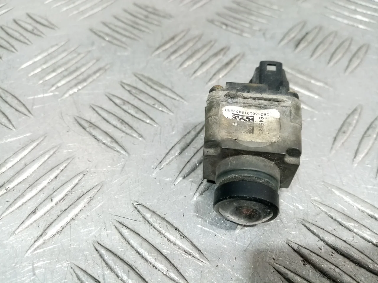 [Б/У] Камера VAG - (Состояние: обломаны винты крепления для переднего бампера , помутнение на стекле ) [Незначительные дефекты] [Код: 00648633 ]