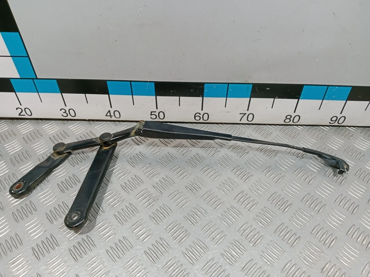 [Б/У] Поводок стеклоочистителя передний правый [Код: 00648122 ]