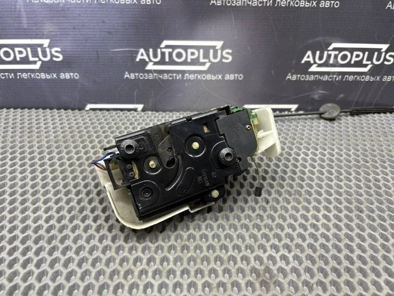 Замок боковой двери Volkswagen Passat B5 3B1837016CA СЕДАН 1.8 AWT, передний правый