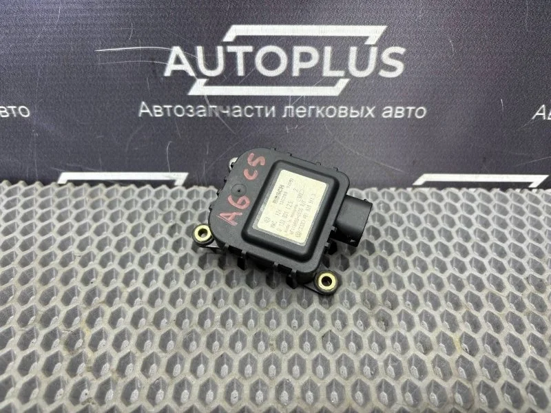 Сервопривод заслонки печки Audi A6 4B1820511D 2.4 ALF