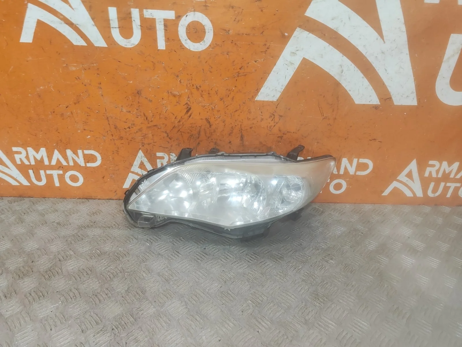 Фара Toyota Corolla 2010-2013 E140 E150