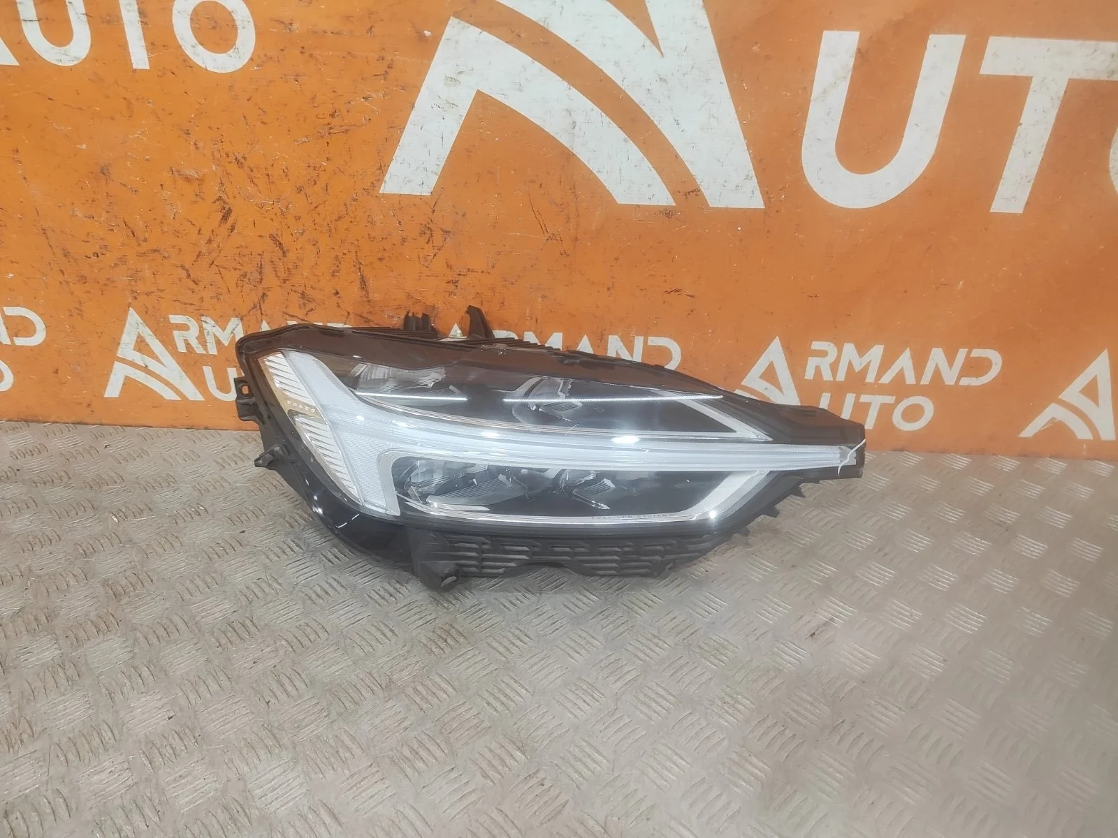 Фара Volvo XC60 2017-нв