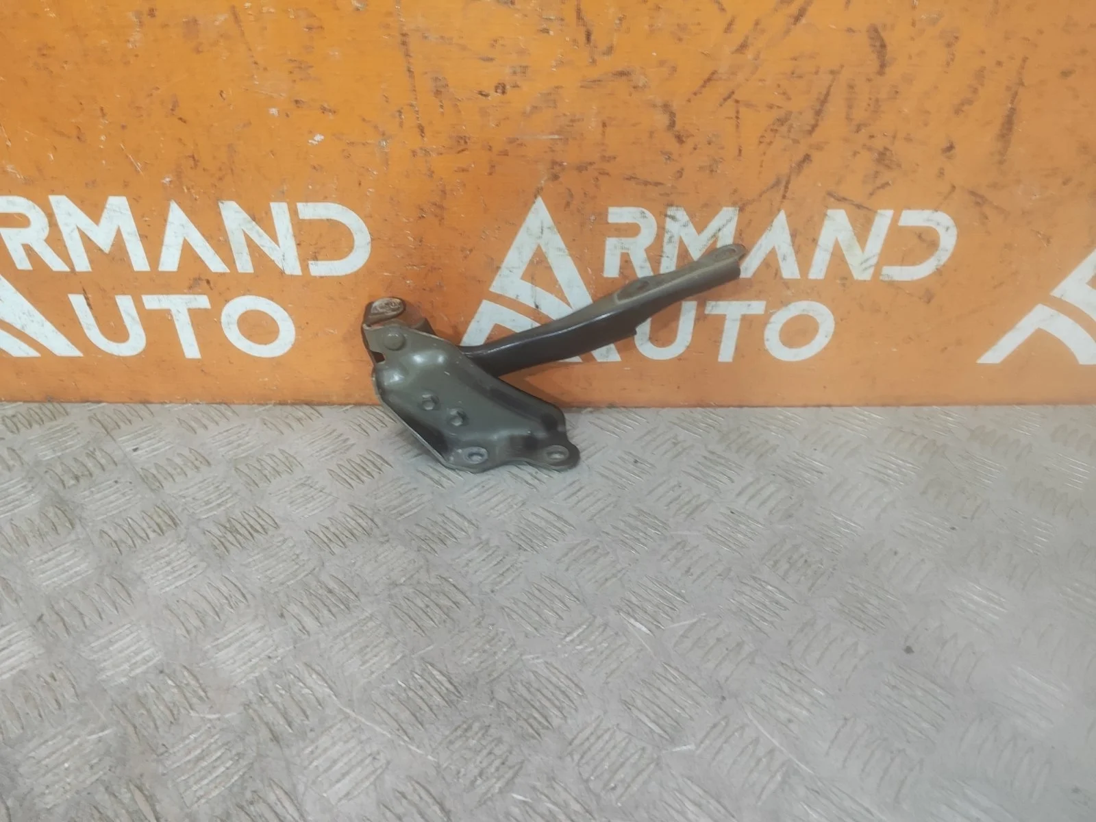 Петля капота Toyota Land Cruiser 2007-2015