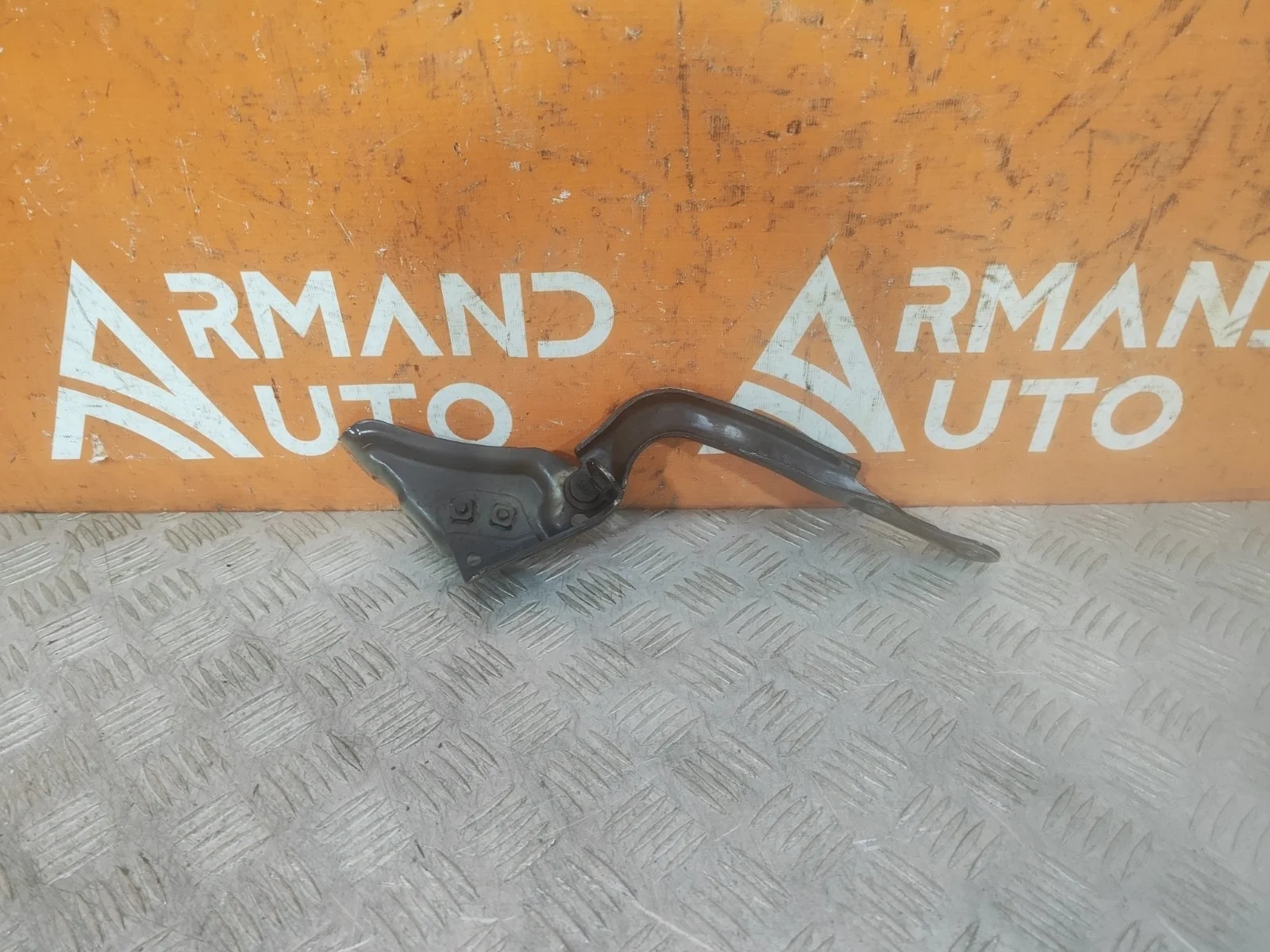 Петля капота Toyota Land Cruiser 2007-2015