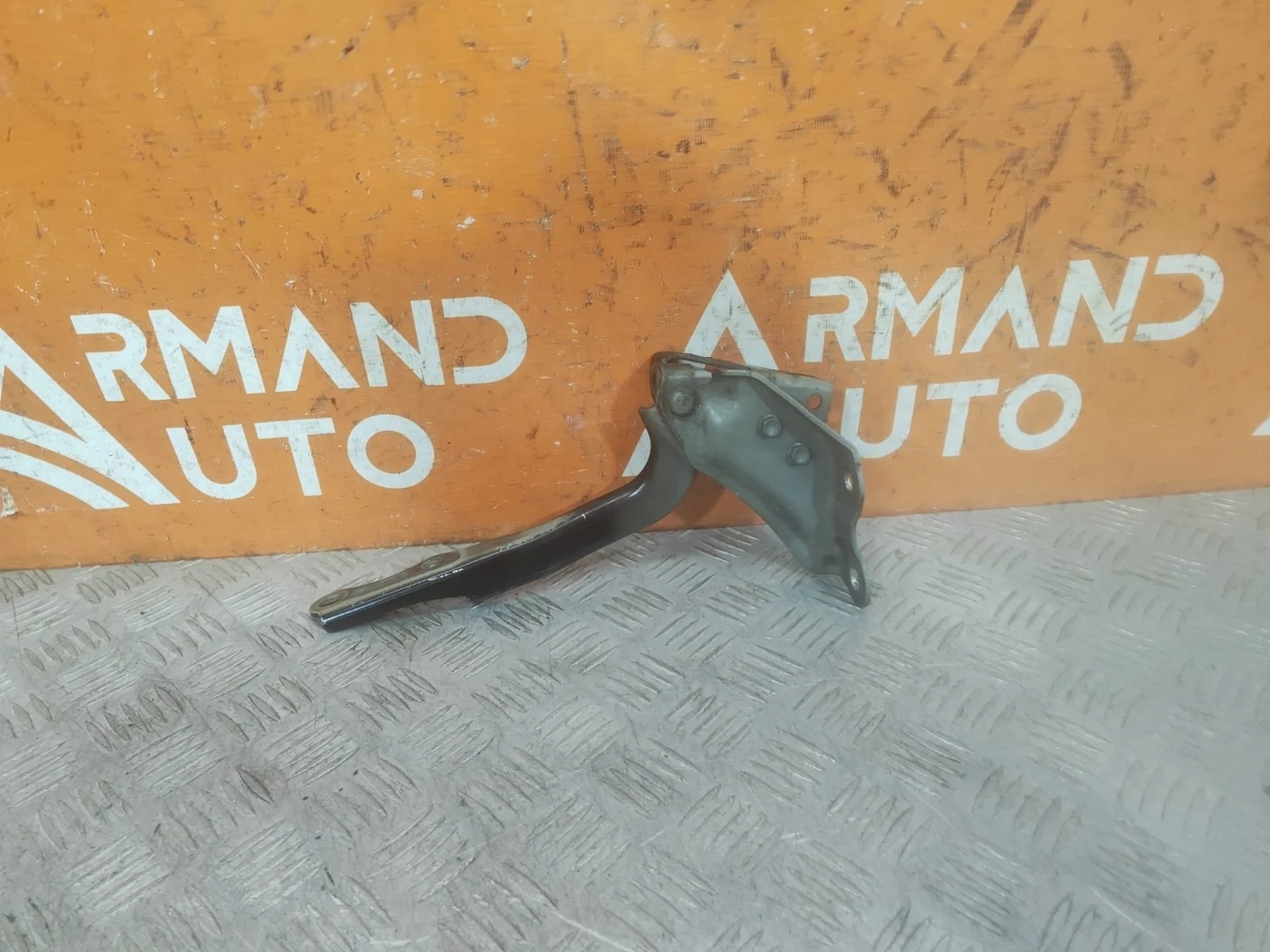 Петля капота Toyota Land Cruiser 2007-2015