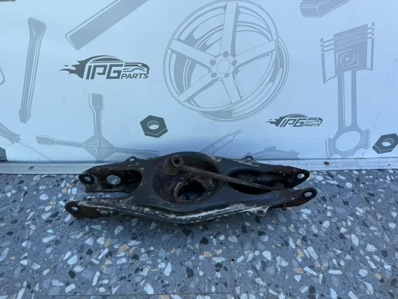 Рычаг задний нижний под пружину Mercedes-benz 2010 W204