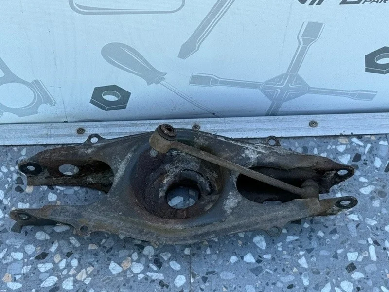 Рычаг задний нижний под пружину Mercedes-benz 2010 W204