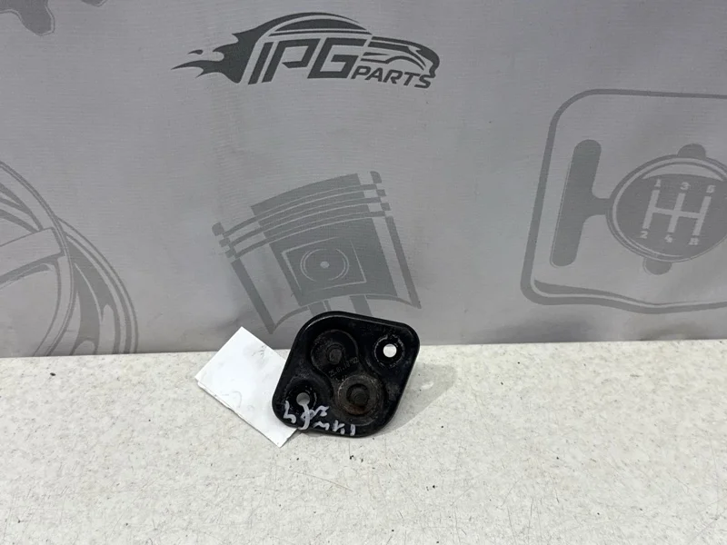 Замок капота верхняя часть Mercedes-benz 2010 W204